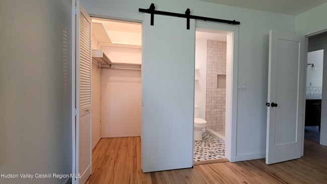 Building Photo - 90 Van Dale Rd