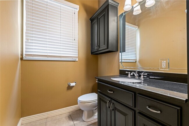 Building Photo - 2700 S Everest Ave