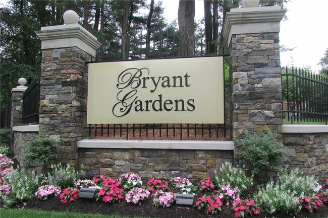 Primary Photo - 8 Bryant Crescent