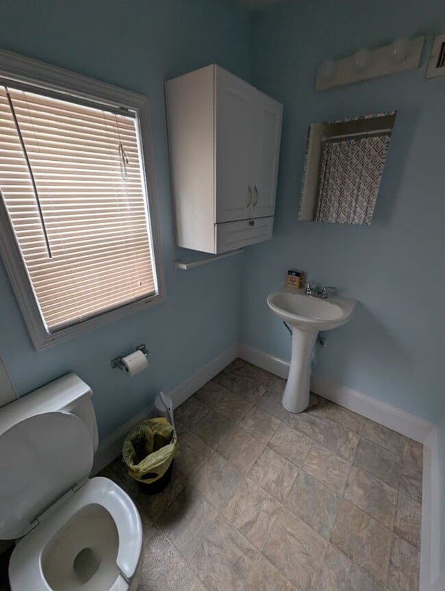 Building Photo - Arrowhead