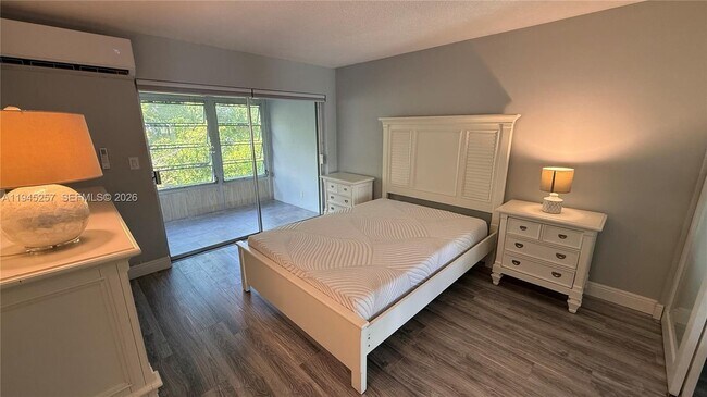 Building Photo - 2115 NE 42nd Ct