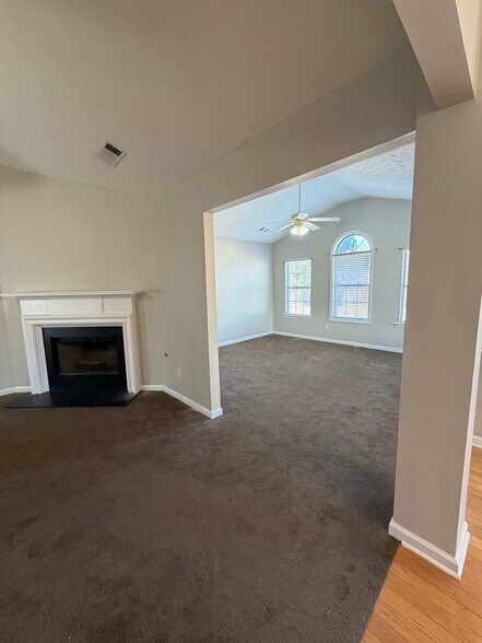 Building Photo - 1100 Longford Ct