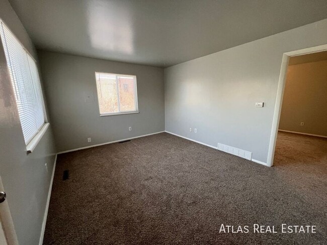 Building Photo - 960 W Moreno Ave