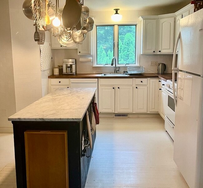 Building Photo - 5 High St Ct