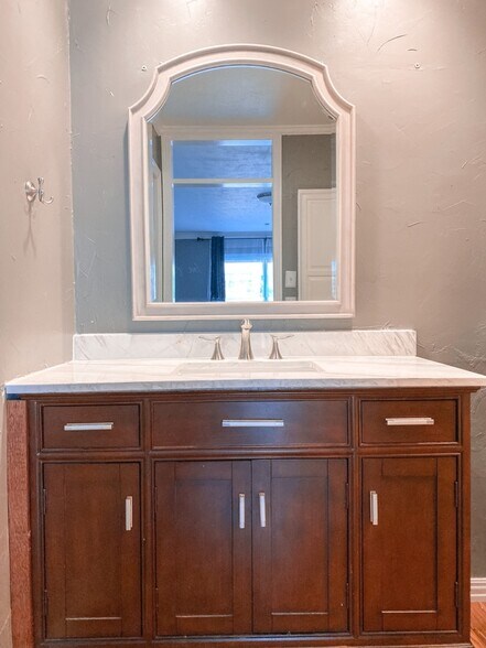 Building Photo - 10725 Sandpiper Ln