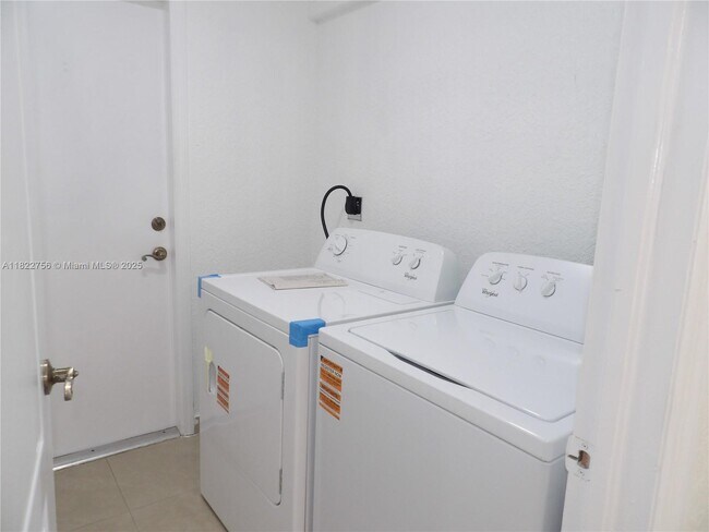 Building Photo - 5411 SW 158th Ct