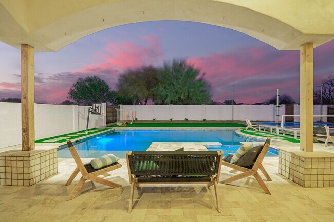 Building Photo - Beautiful 6-bedroom basement home