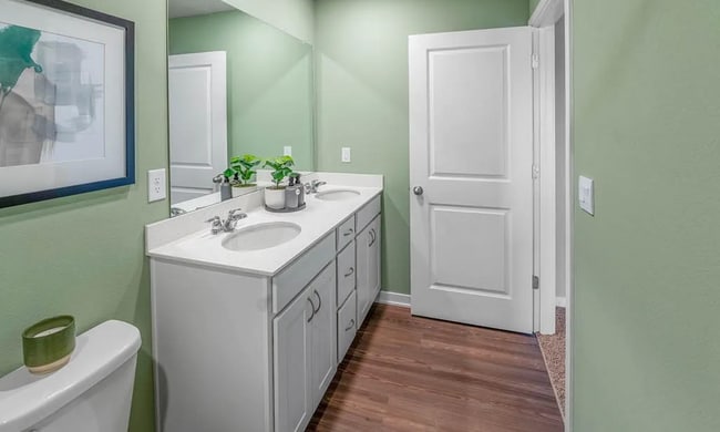 Building Photo - 2569 SE Hawkins Ave