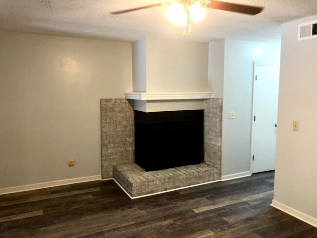 Building Photo - Available 11/1. Beautifully Remodeled Town...