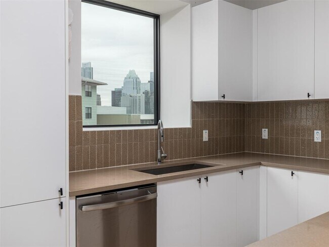 Building Photo - 800 Embassy Dr