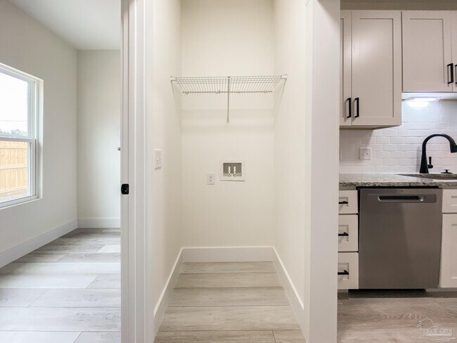 Building Photo - 440 Hancock Ln