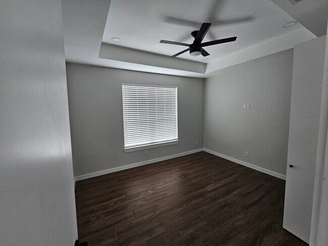 Building Photo - 5303 N Crown Pt