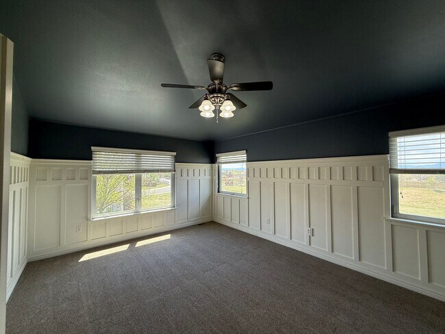 Building Photo - Your Colorado Oasis Awaits! 4 Bed, 3.5 Bath Home with Modern Amenities next to open space
