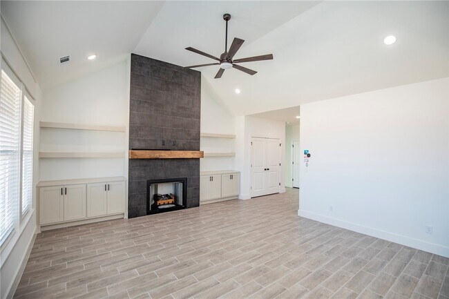 Building Photo - 4867 Farmhouse St