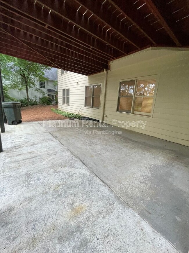 Building Photo - 870 Ingleside Dr