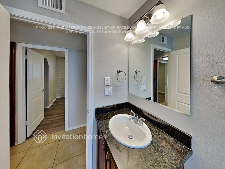 Building Photo - 14820 N 32nd Dr