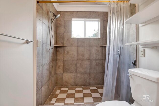 Building Photo - 18870 Highland Dr