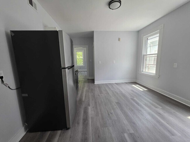Building Photo - 142 Butler St