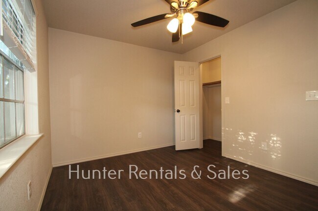 Building Photo - Won't Last!