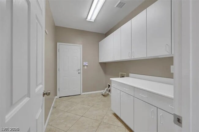 Building Photo - 2501 Bechamel Pl