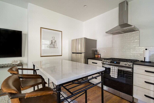 Building Photo - 1605 NW 23rd Ave