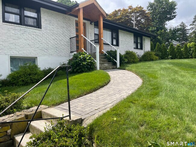 Building Photo - 88 Yale Ave