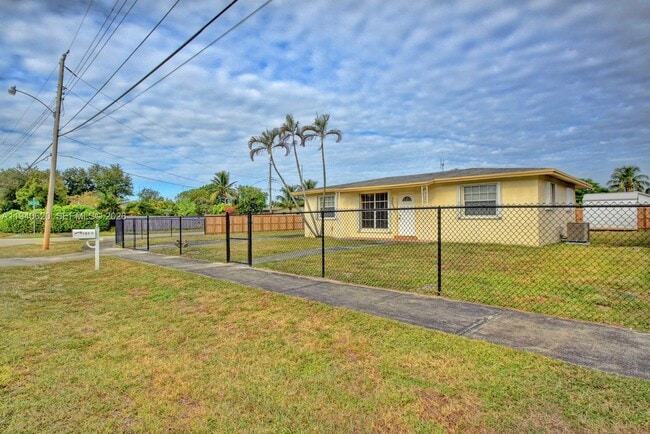 Building Photo - 3531 SW 36th St