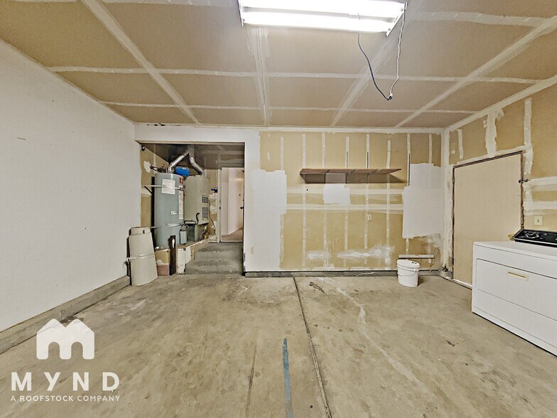 Building Photo - 5922 Shadow Park Dr