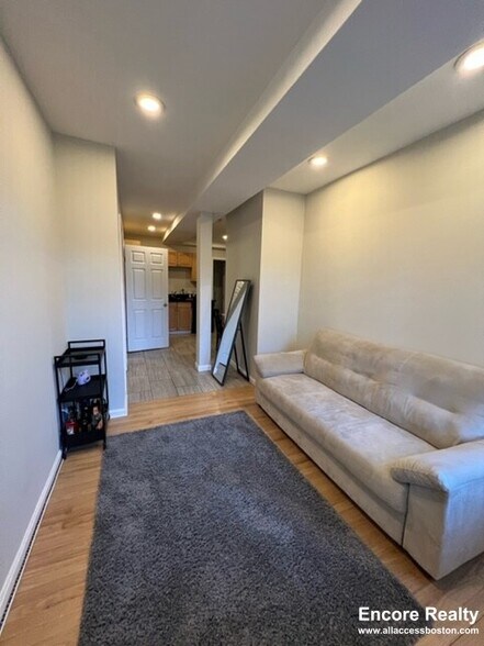 Building Photo - 220 Hanover St