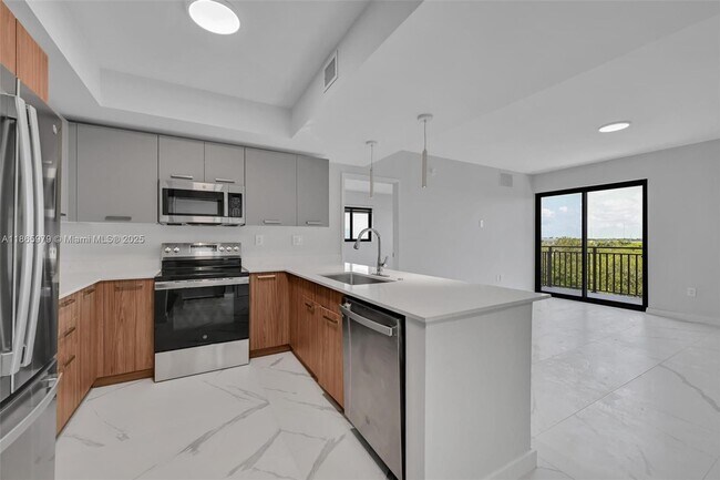 Building Photo - 840 NE 130th St