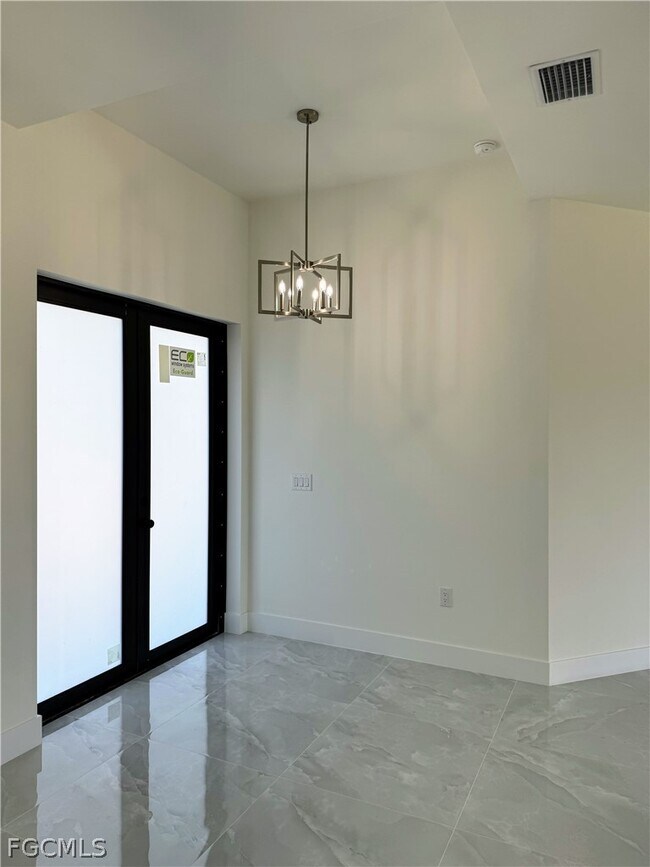 Building Photo - 735 Worth Ave S