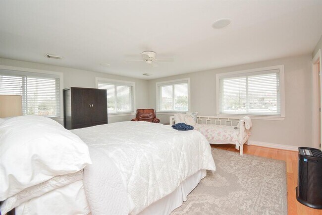 Building Photo - 400-1/2 4th St