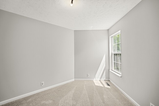 Building Photo - 3127 Creekview Ln