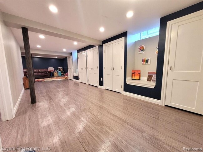 Building Photo - Newly Renovated 7BR – Modern Kitchen + Bath