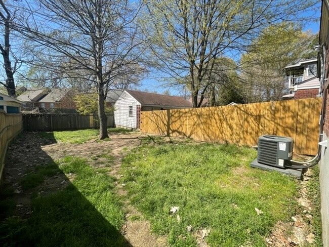 Building Photo - 1 bedroom duplex with washer and dryer