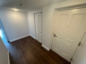 Building Photo - 8 Museum Way