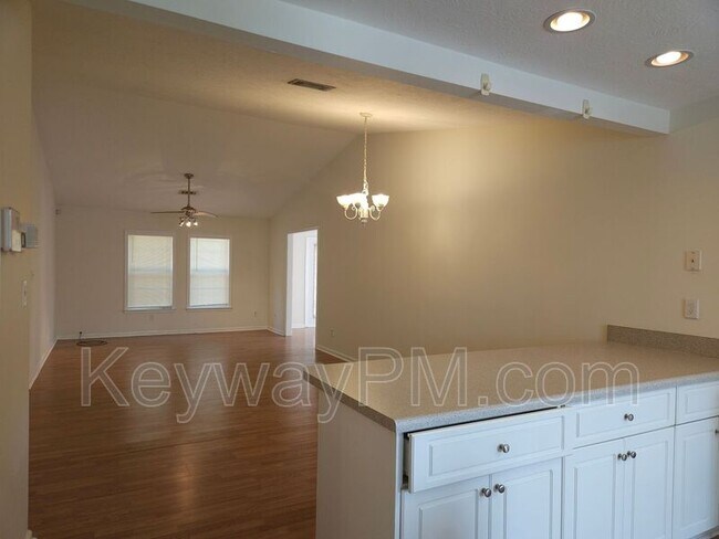 Building Photo - 123 Portofino Ln SW