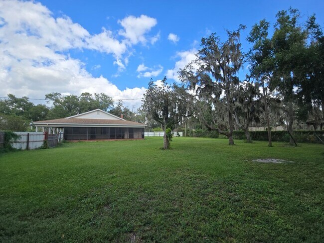 Building Photo - Charming Single Family Home with Beautiful...