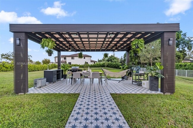 Building Photo - 5000 SW 159th Ave