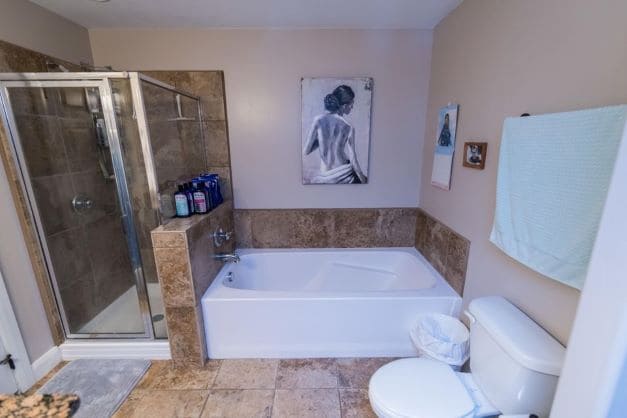 Master bathroom (2) - 1288 N Cedar Blvd