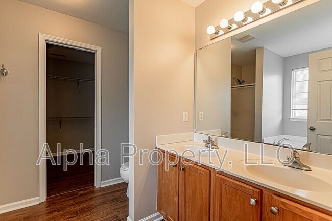 Building Photo - 204 Pope Ln