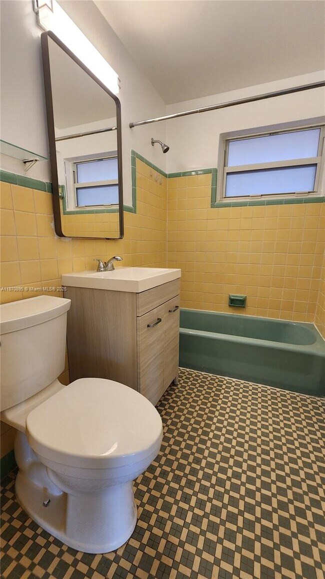 Building Photo - 505 S Ocean Dr