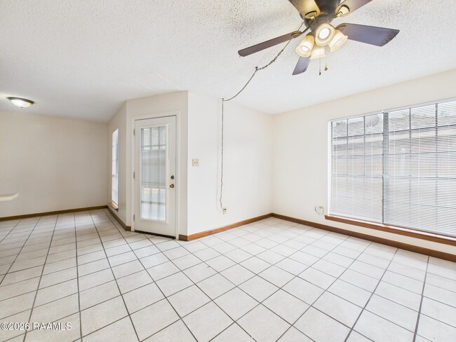 Building Photo - 113 Shekel Dr