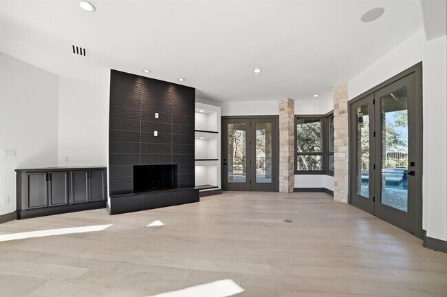 Building Photo - 2700 Marina Shores Dr