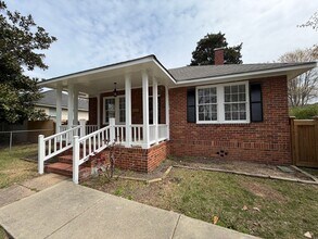 Building Photo - Cozy 2/1 Brick House in Celanese- $1,250
