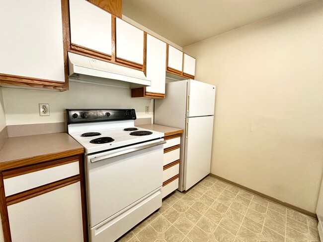 Building Photo - 808 Juniper Ave