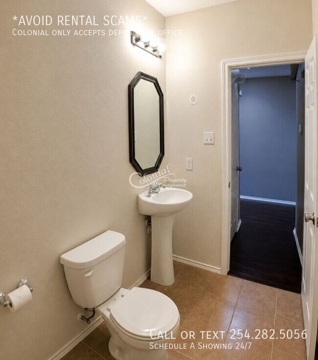 Building Photo - 402 Vega Ln