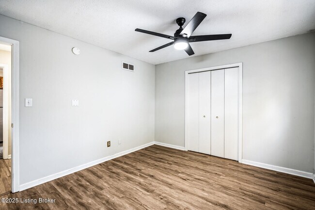 Building Photo - 614 E Brandeis Ave