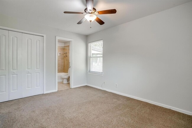 Building Photo - Amazing Home in Western Hills- 3 bed, 1.5 ...