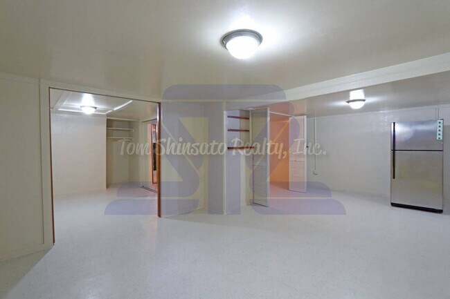 Building Photo - 1095